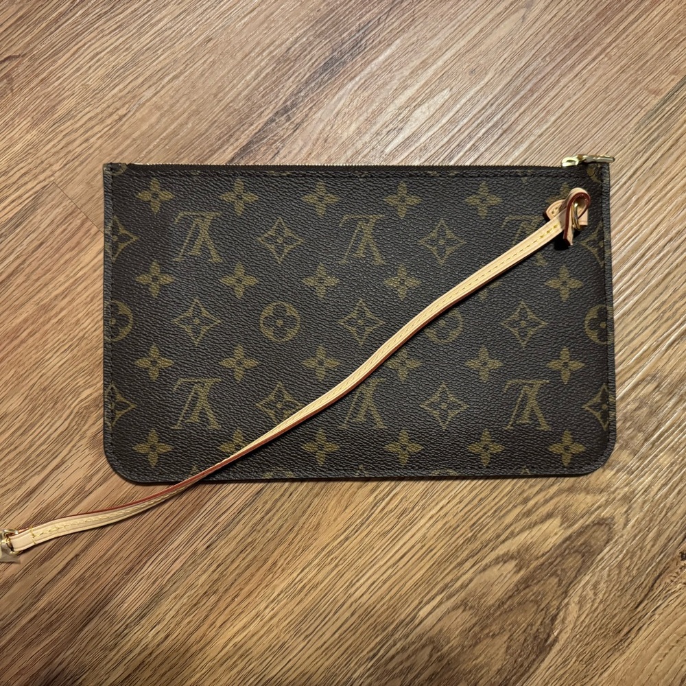 Brand New 💯% Authentic Brown & Tan Monogram Louis Vuitton Pochette